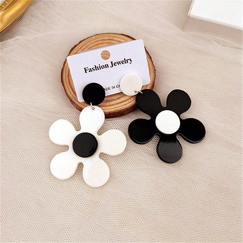 Wholesale Fashion Contrasting Color Five-petal Flower Acrylic Earrings